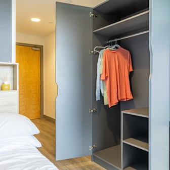 Classic En Suite - Image 1